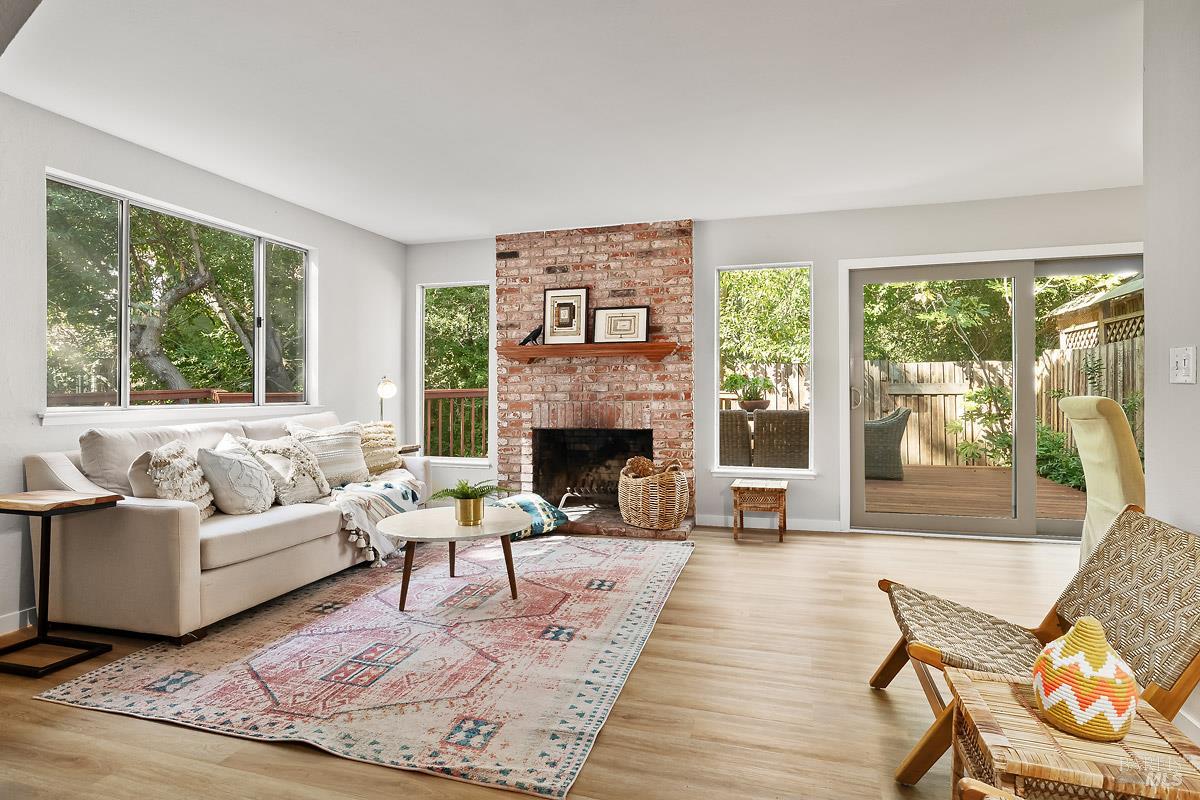 Detail Gallery Image 5 of 15 For 3 Glen Dr, Fairfax,  CA 94930 - 3 Beds | 2/1 Baths