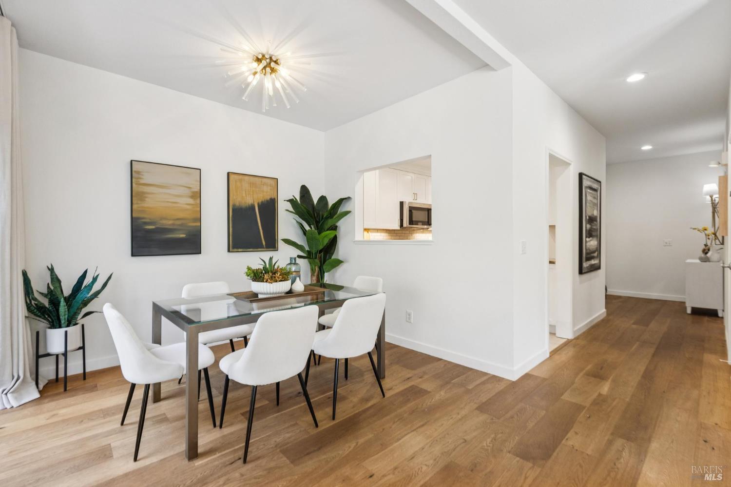 Detail Gallery Image 13 of 54 For 121 Eucalyptus Knoll St, Mill Valley,  CA 94941 - 2 Beds | 2 Baths