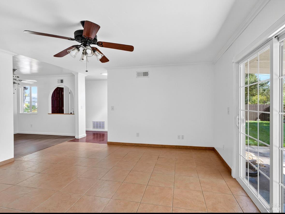 Detail Gallery Image 38 of 51 For 844 Cedarwood Ln, Petaluma,  CA 94954 - 4 Beds | 2 Baths