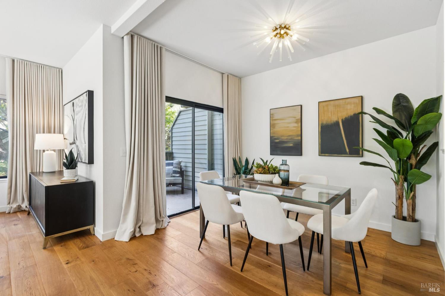 Detail Gallery Image 11 of 54 For 121 Eucalyptus Knoll St, Mill Valley,  CA 94941 - 2 Beds | 2 Baths