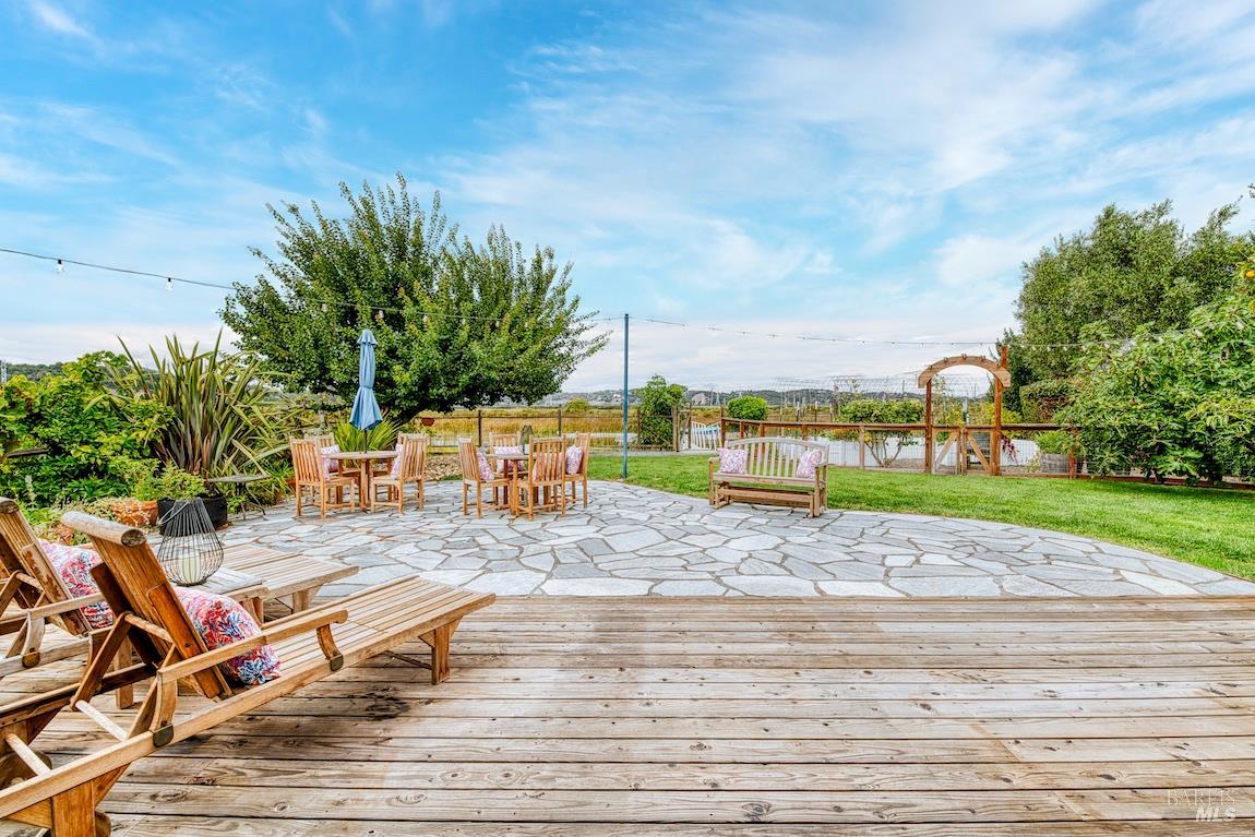 Detail Gallery Image 23 of 28 For 133 Montego Key, Novato,  CA 94949 - 3 Beds | 3 Baths