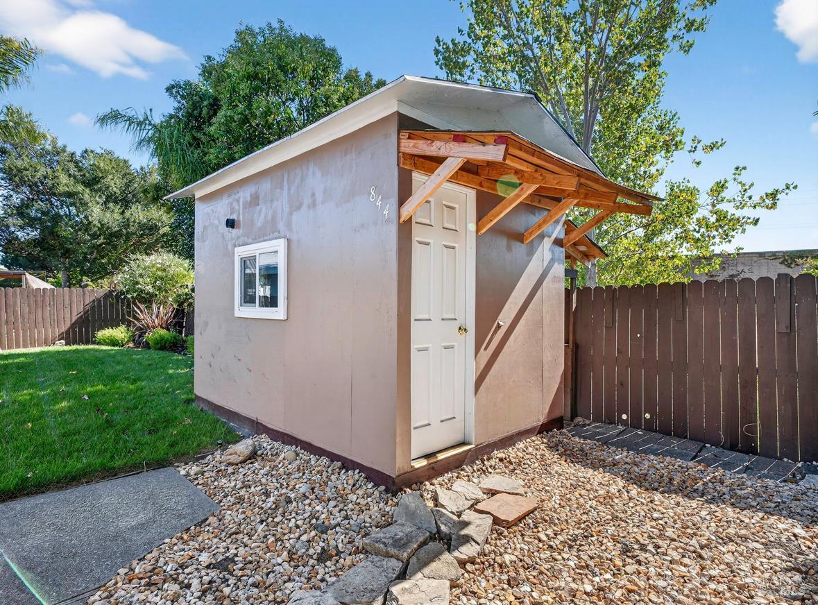 Detail Gallery Image 42 of 51 For 844 Cedarwood Ln, Petaluma,  CA 94954 - 4 Beds | 2 Baths