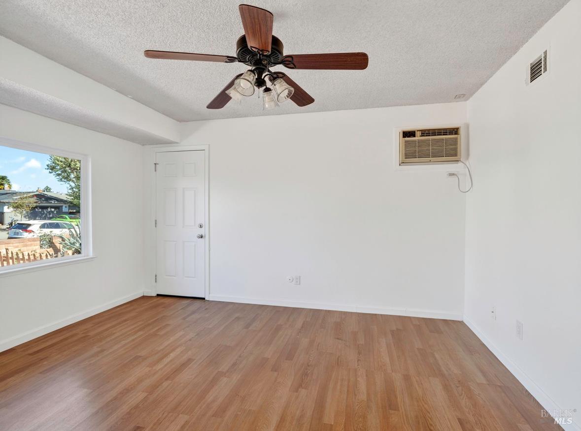 Detail Gallery Image 21 of 51 For 844 Cedarwood Ln, Petaluma,  CA 94954 - 4 Beds | 2 Baths