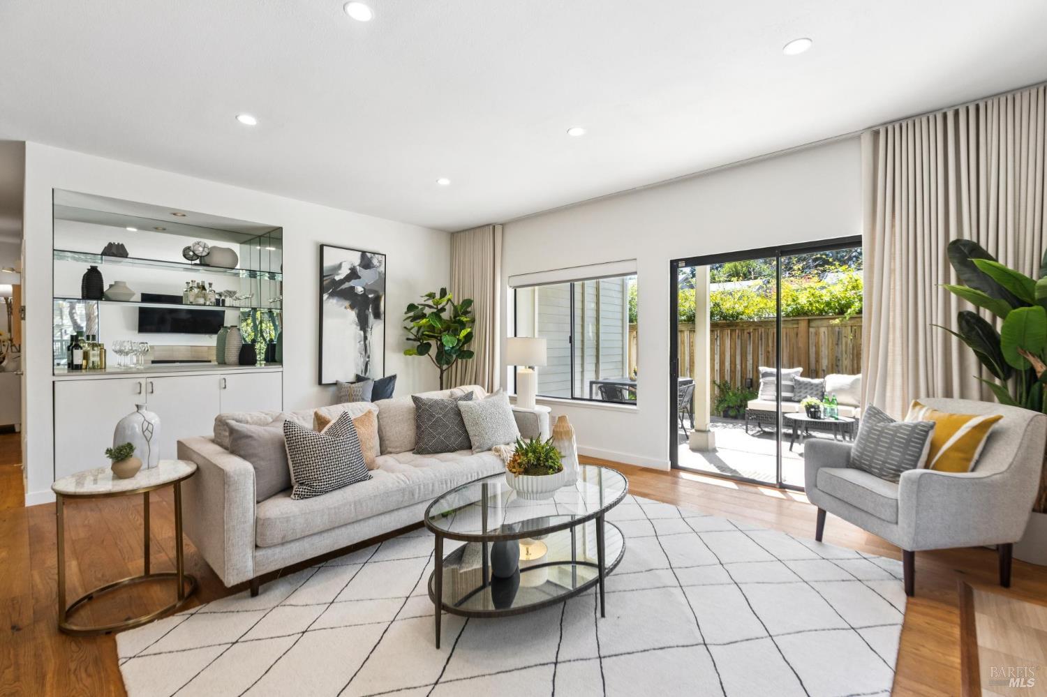 Detail Gallery Image 6 of 54 For 121 Eucalyptus Knoll St, Mill Valley,  CA 94941 - 2 Beds | 2 Baths