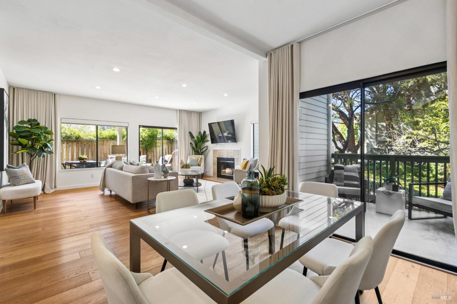 Detail Gallery Image 15 of 54 For 121 Eucalyptus Knoll St, Mill Valley,  CA 94941 - 2 Beds | 2 Baths