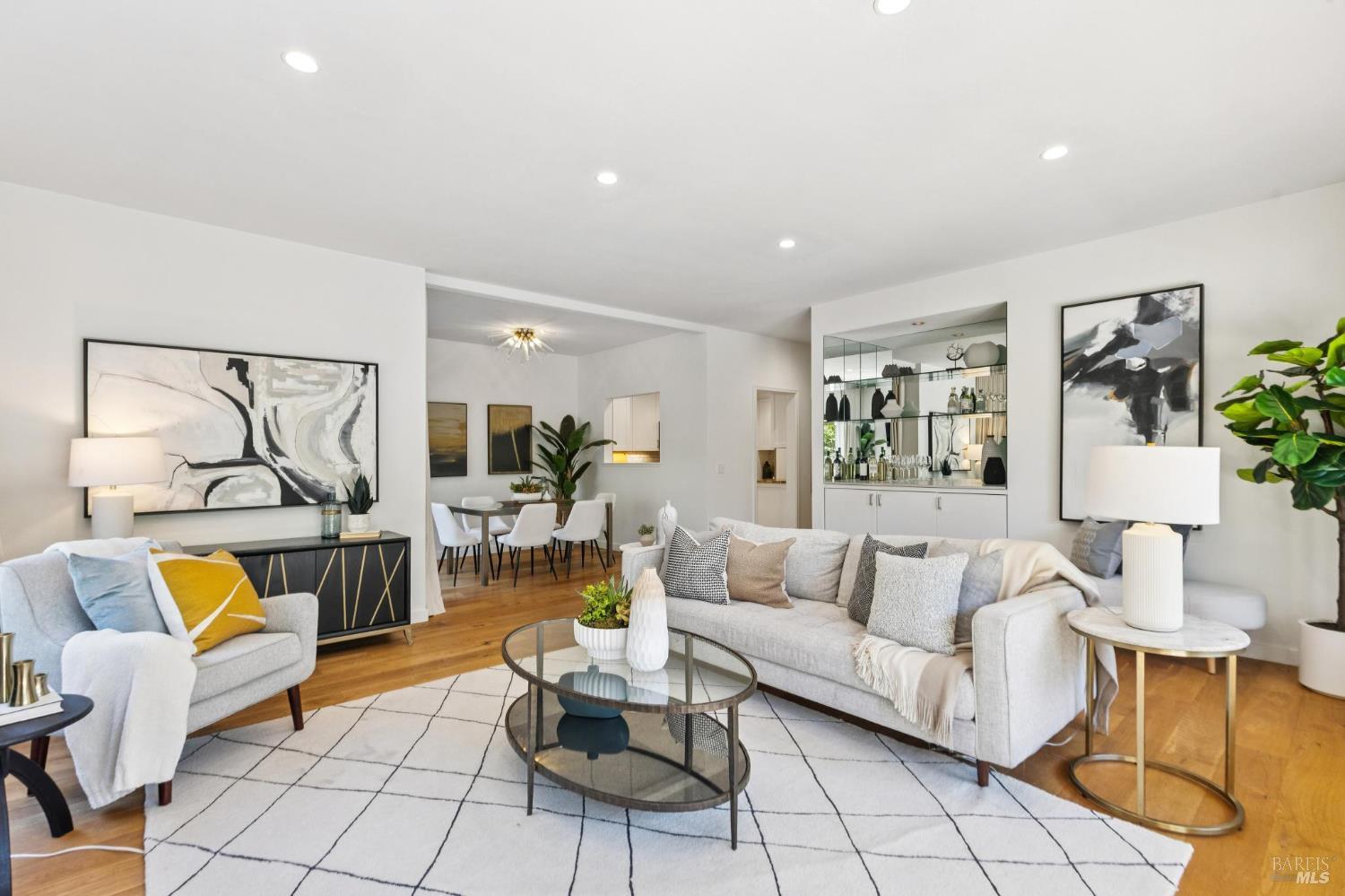 Detail Gallery Image 5 of 54 For 121 Eucalyptus Knoll St, Mill Valley,  CA 94941 - 2 Beds | 2 Baths