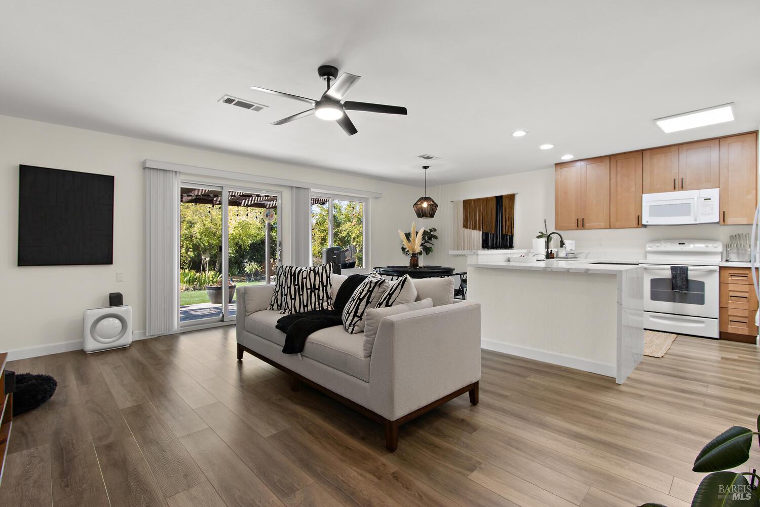 Detail Gallery Image 31 of 59 For 407 Rinconada Ct, Benicia,  CA 94510 - – Beds | – Baths