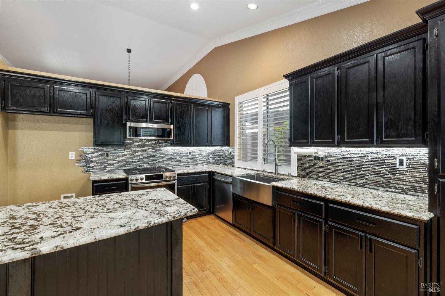 Detail Gallery Image 17 of 72 For 918 Moonstone Ct, Vacaville,  CA 95687 - 4 Beds | 3 Baths