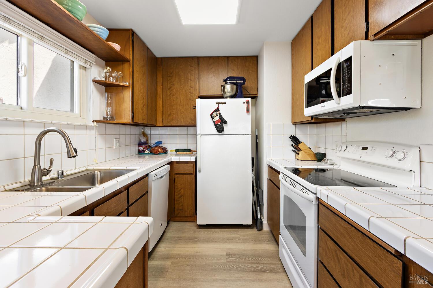 Detail Gallery Image 13 of 59 For 407 Rinconada Ct, Benicia,  CA 94510 - – Beds | – Baths