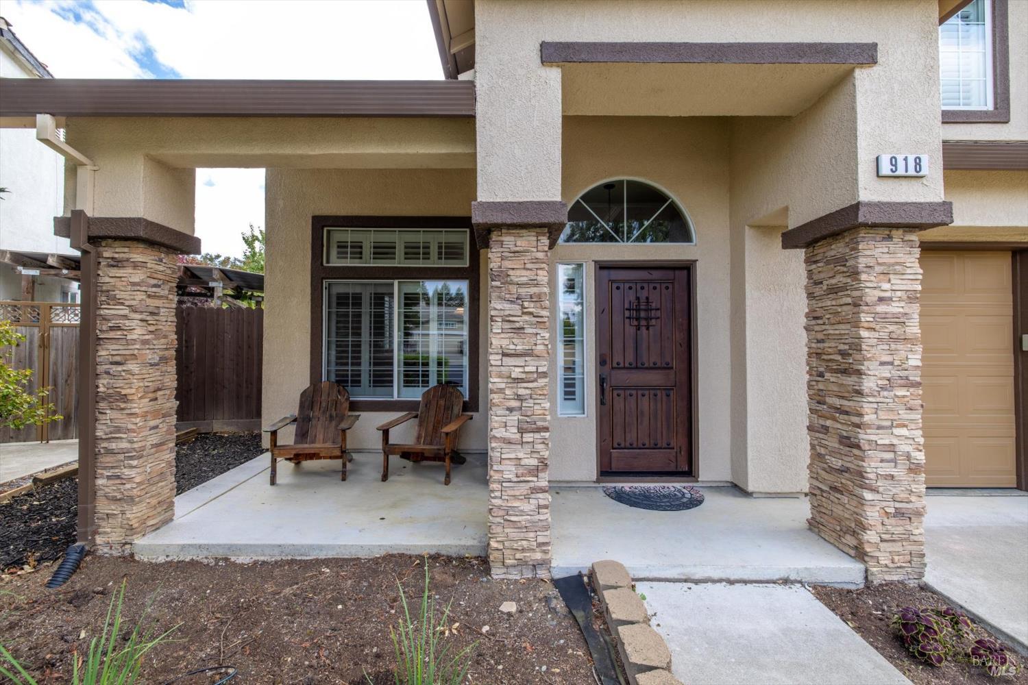 Detail Gallery Image 5 of 72 For 918 Moonstone Ct, Vacaville,  CA 95687 - 4 Beds | 3 Baths