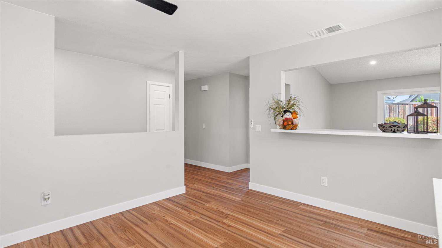 Detail Gallery Image 10 of 37 For 2353 Hood Ct, Santa Rosa,  CA 95401 - 4 Beds | 2 Baths