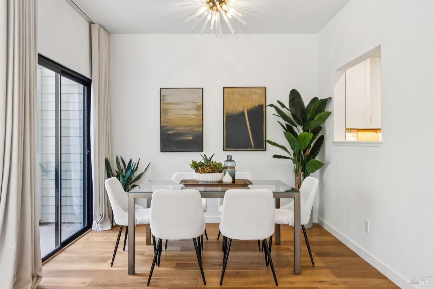 Detail Gallery Image 12 of 54 For 121 Eucalyptus Knoll St, Mill Valley,  CA 94941 - 2 Beds | 2 Baths