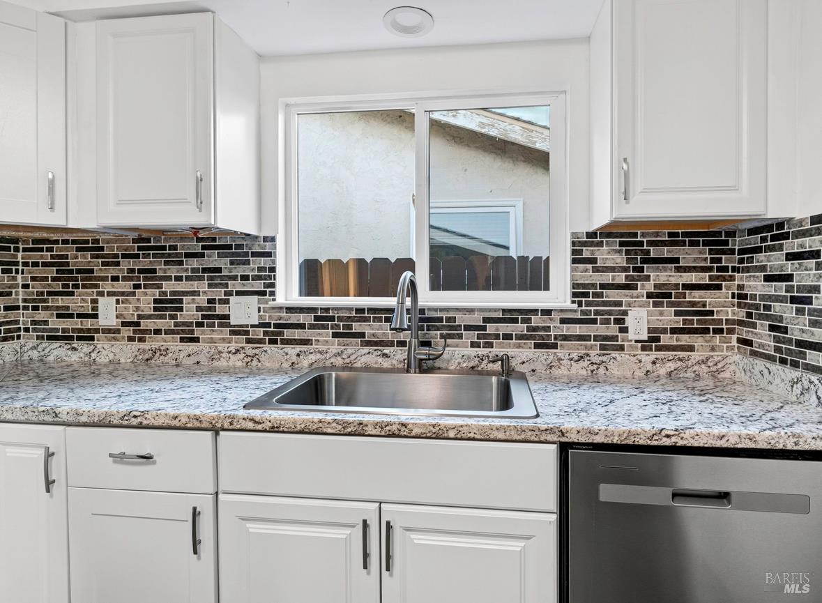 Detail Gallery Image 31 of 51 For 844 Cedarwood Ln, Petaluma,  CA 94954 - 4 Beds | 2 Baths