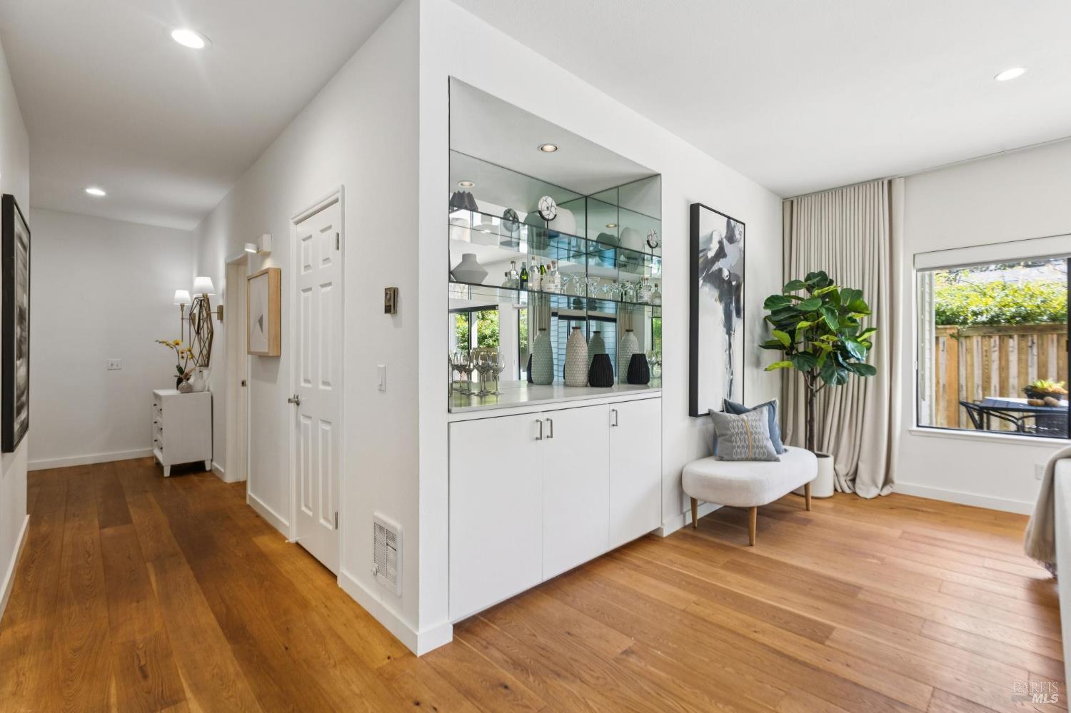 Detail Gallery Image 9 of 54 For 121 Eucalyptus Knoll St, Mill Valley,  CA 94941 - 2 Beds | 2 Baths