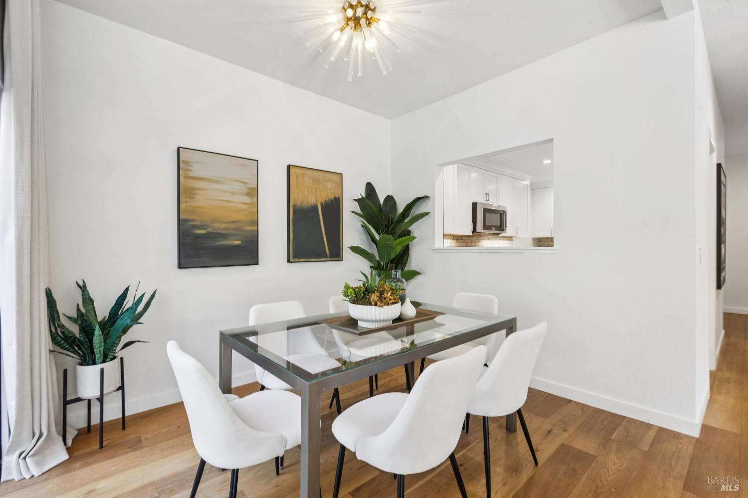 Detail Gallery Image 14 of 54 For 121 Eucalyptus Knoll St, Mill Valley,  CA 94941 - 2 Beds | 2 Baths