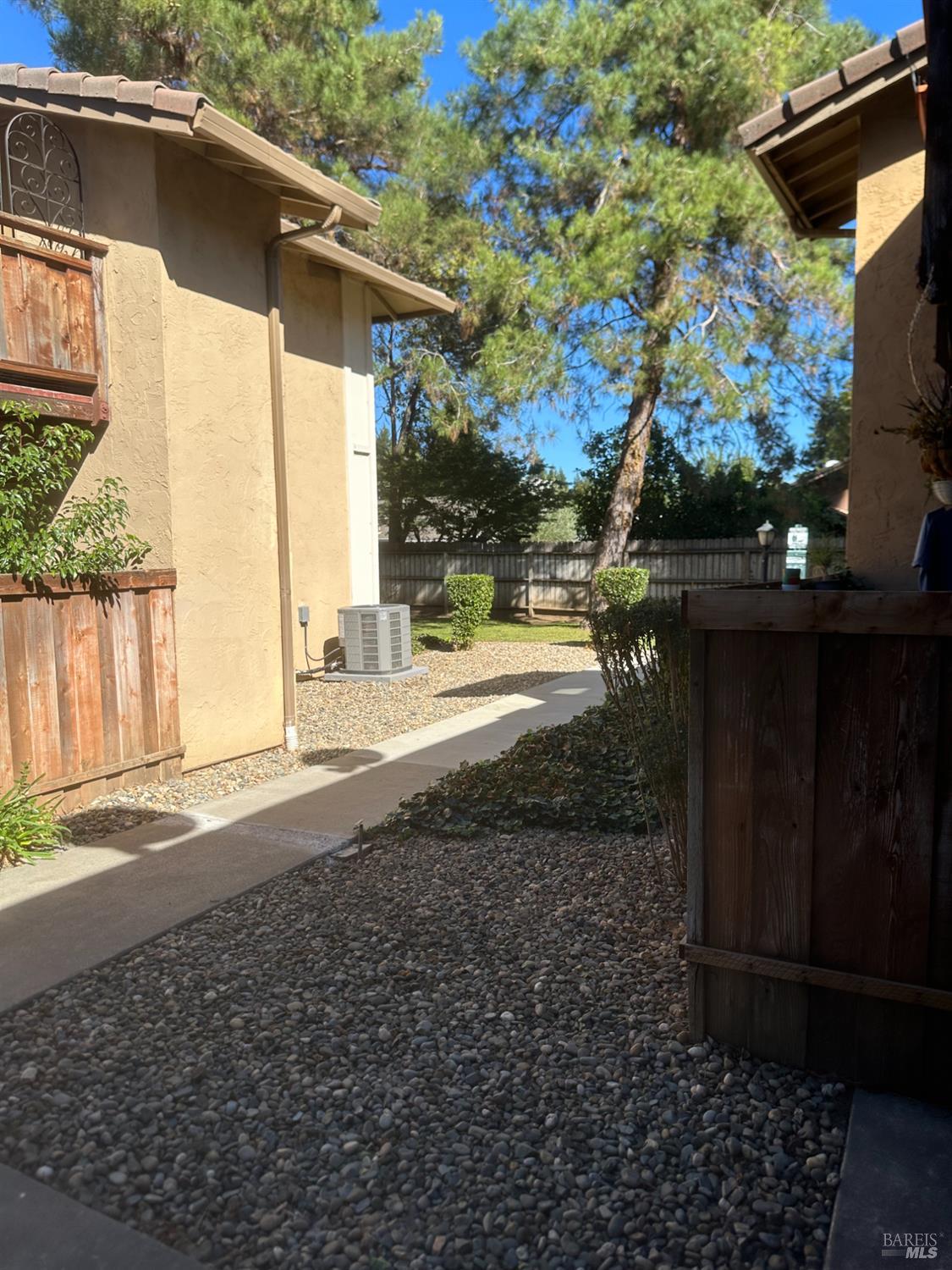 Detail Gallery Image 4 of 43 For 524 Arcadia Dr, Vacaville,  CA 95687 - 1 Beds | 1 Baths