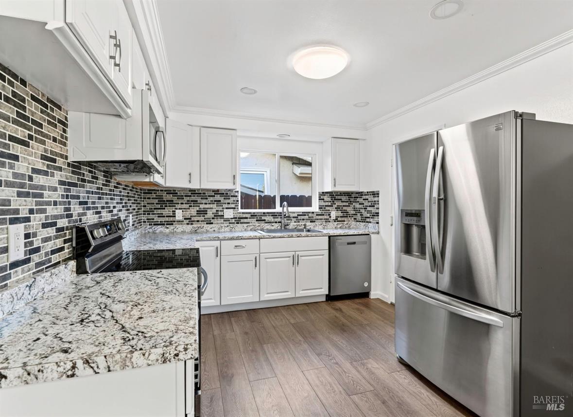 Detail Gallery Image 9 of 51 For 844 Cedarwood Ln, Petaluma,  CA 94954 - 4 Beds | 2 Baths