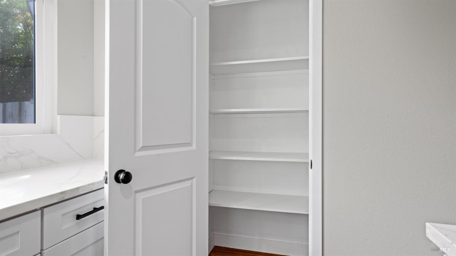 Detail Gallery Image 9 of 37 For 2353 Hood Ct, Santa Rosa,  CA 95401 - 4 Beds | 2 Baths