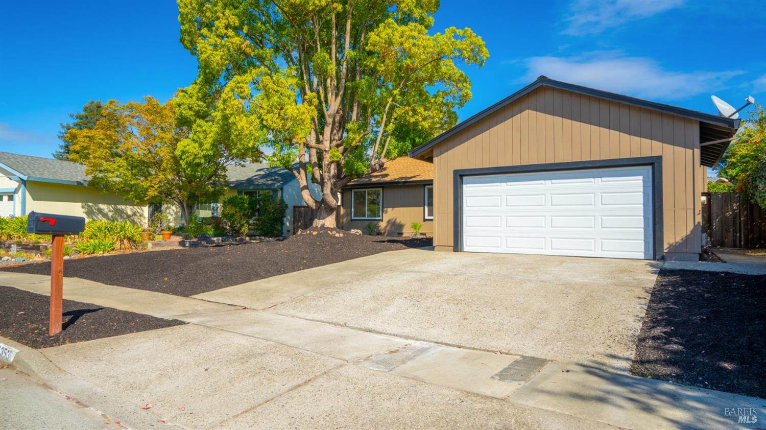 Detail Gallery Image 2 of 37 For 2353 Hood Ct, Santa Rosa,  CA 95401 - 4 Beds | 2 Baths