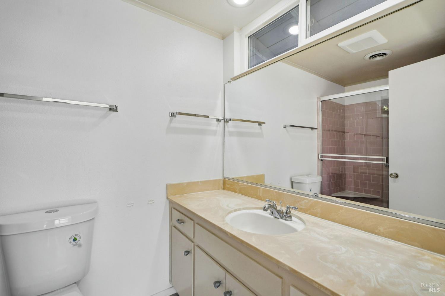 Detail Gallery Image 13 of 18 For 316 Green Field Cir, Santa Rosa,  CA 95409 - 2 Beds | 2 Baths