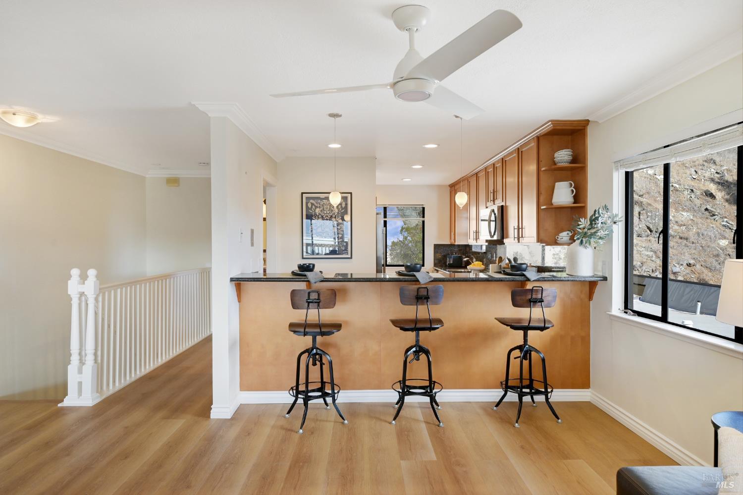 Detail Gallery Image 9 of 34 For 60 Marinero Cir, Tiburon,  CA 94920 - 2 Beds | 2/1 Baths