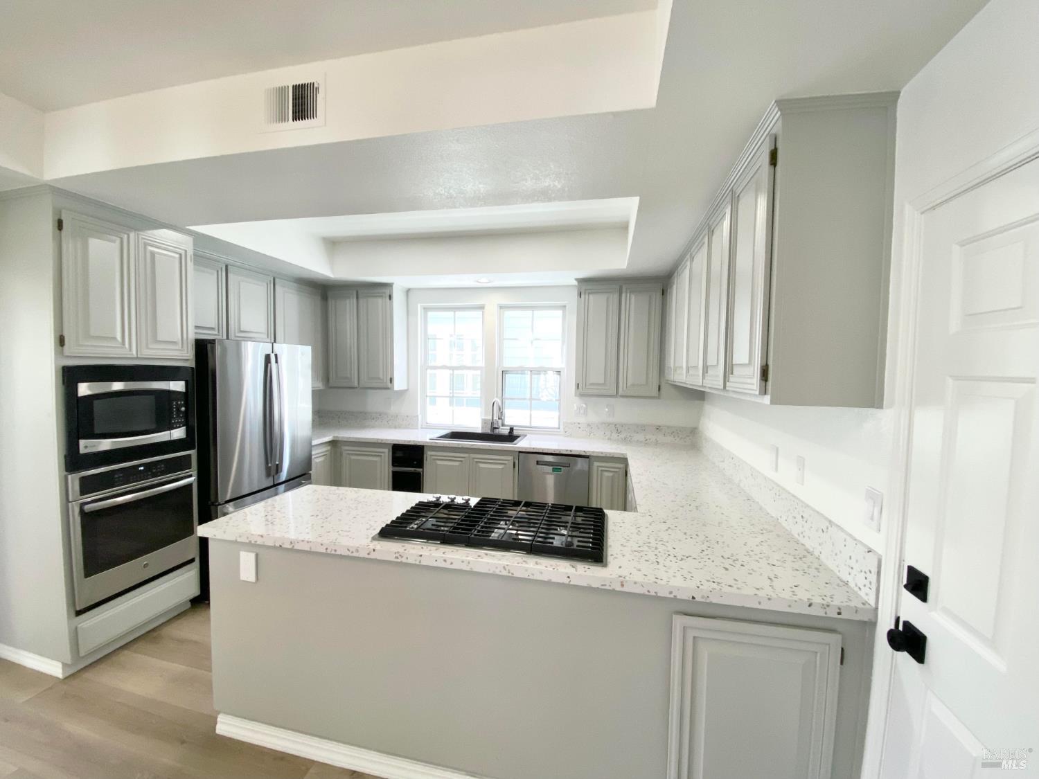 Detail Gallery Image 15 of 25 For 56 Waterside Cir, San Rafael,  CA 94903 - 4 Beds | 3/1 Baths