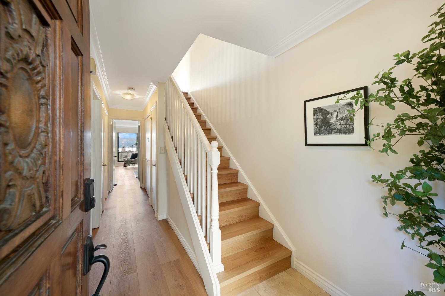 Detail Gallery Image 4 of 34 For 60 Marinero Cir, Tiburon,  CA 94920 - 2 Beds | 2/1 Baths