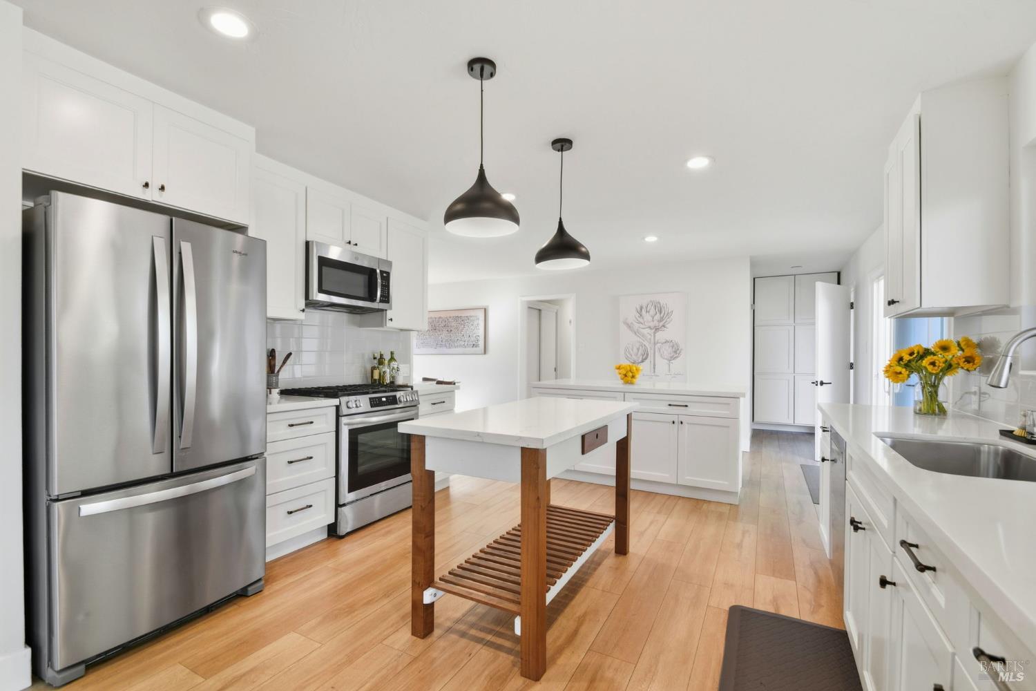 Detail Gallery Image 8 of 47 For 3553 Fir Dr, Santa Rosa,  CA 95405 - 4 Beds | 2 Baths