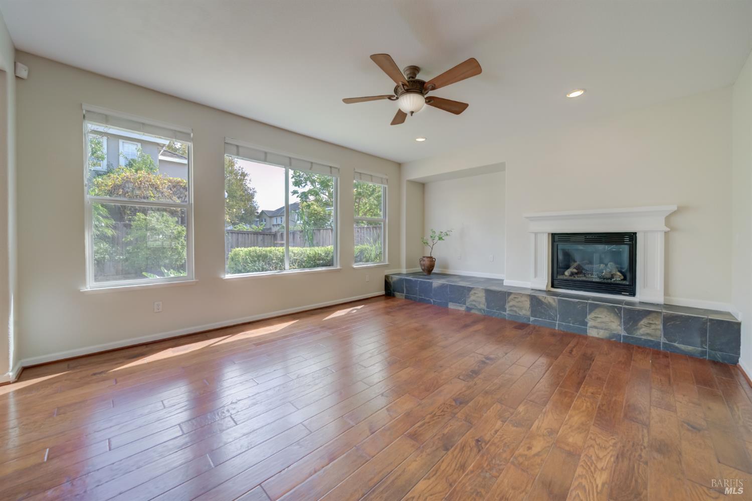 Detail Gallery Image 14 of 41 For 5210 Palladio Way, Fairfield,  CA 94534 - 4 Beds | 2/1 Baths