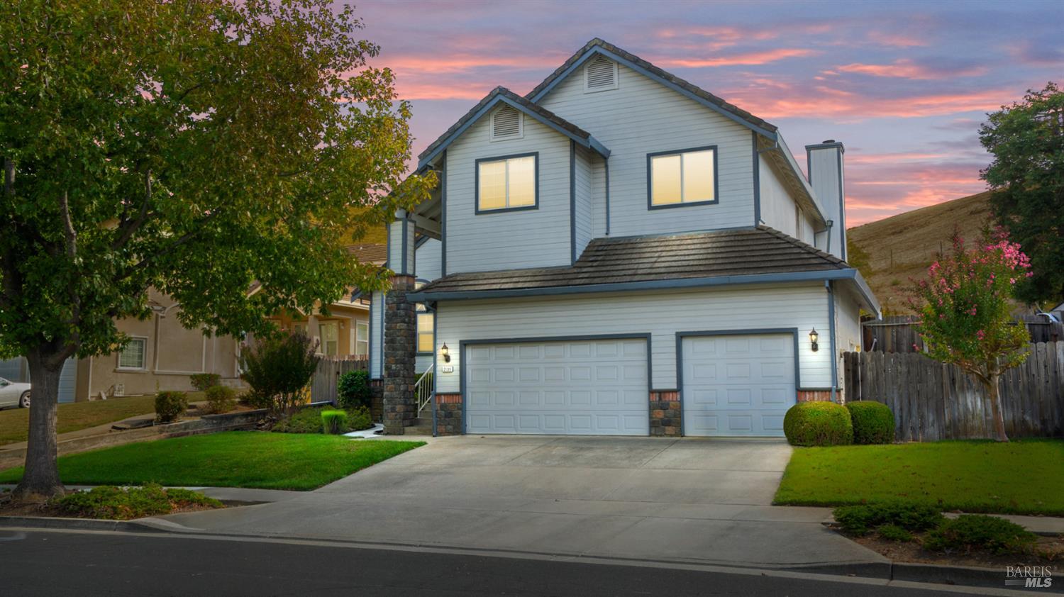 Detail Gallery Image 2 of 61 For 2133 Hillridge Dr, Fairfield,  CA 94534 - 4 Beds | 2/1 Baths