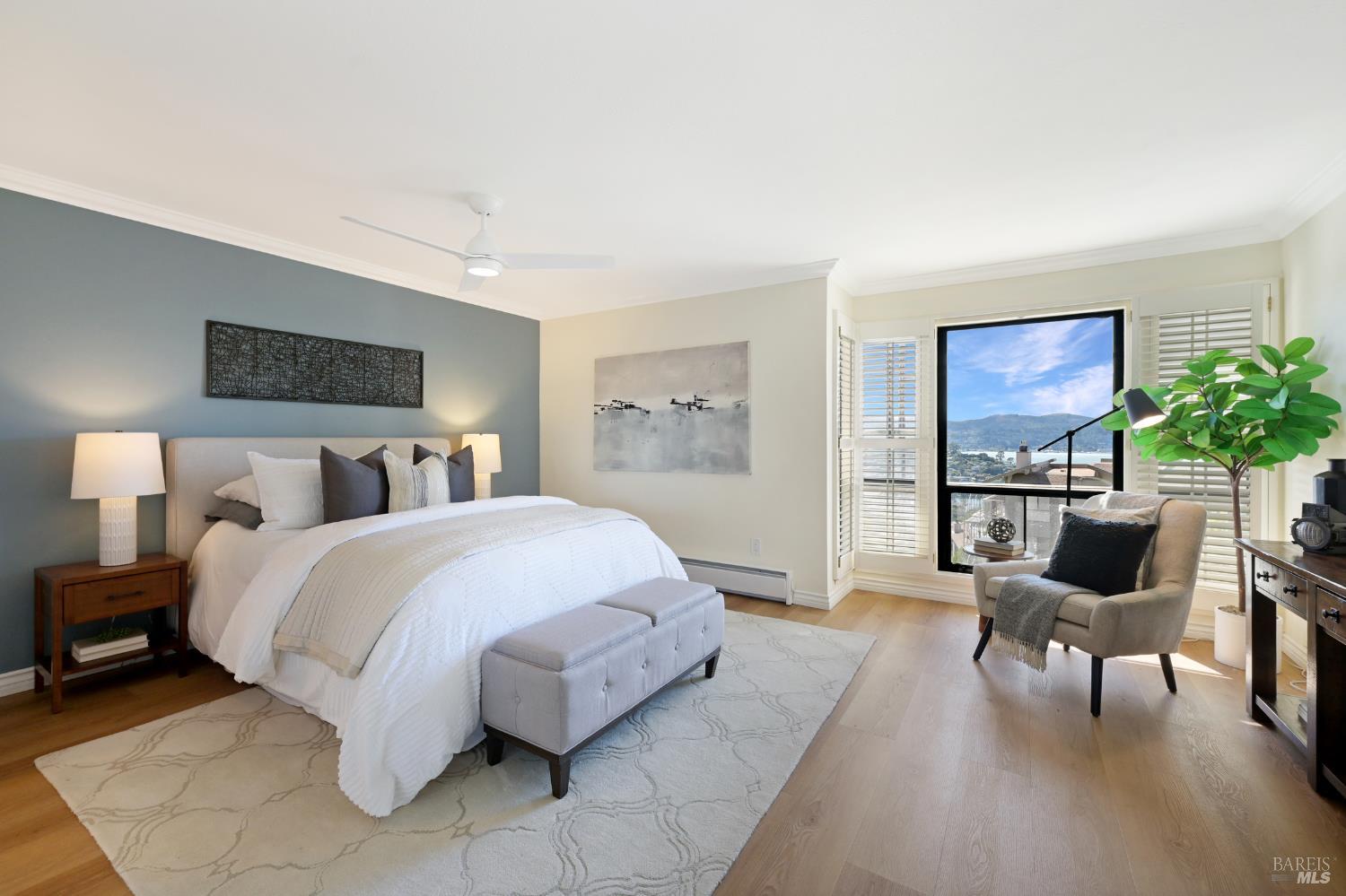 Detail Gallery Image 16 of 34 For 60 Marinero Cir, Tiburon,  CA 94920 - 2 Beds | 2/1 Baths