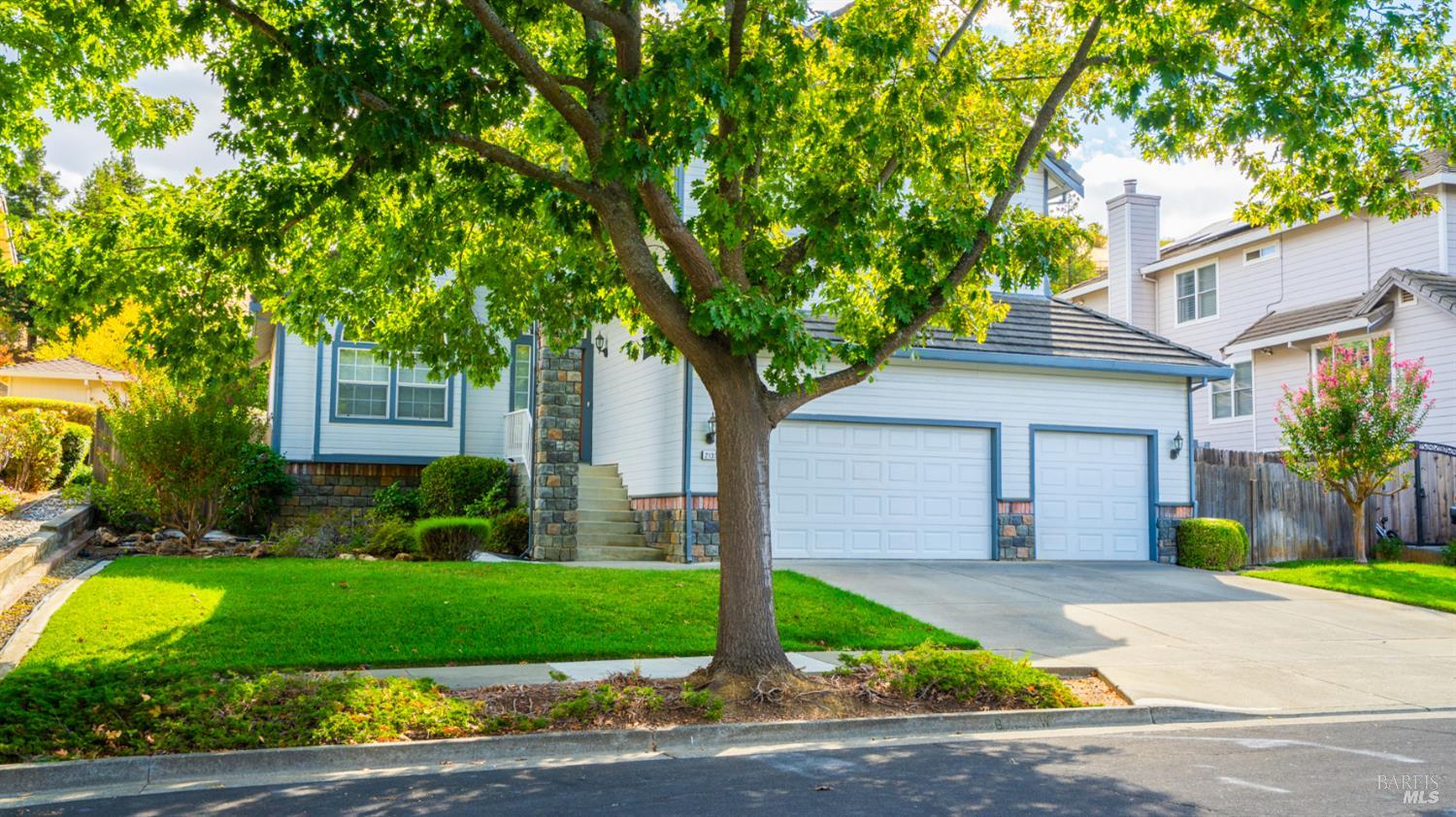 Detail Gallery Image 4 of 61 For 2133 Hillridge Dr, Fairfield,  CA 94534 - 4 Beds | 2/1 Baths