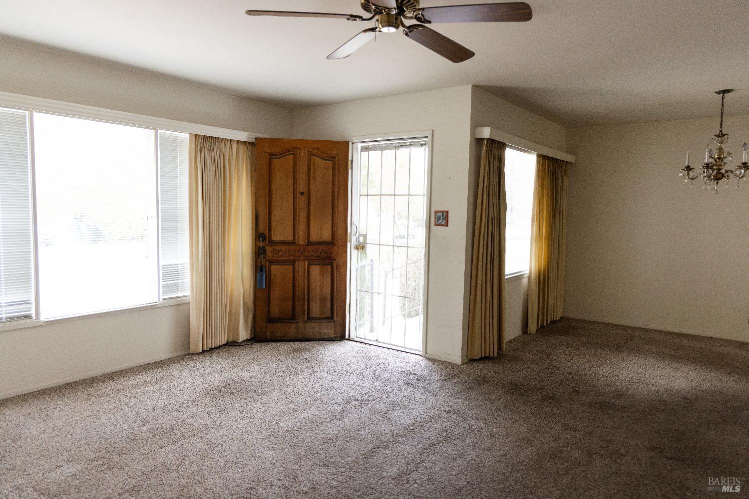 Detail Gallery Image 9 of 21 For 2387 Meyers Dr, Santa Rosa,  CA 95403 - 3 Beds | 1 Baths