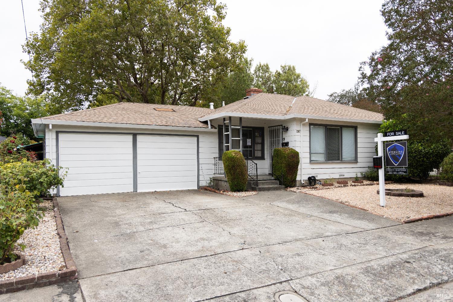 Detail Gallery Image 2 of 21 For 2387 Meyers Dr, Santa Rosa,  CA 95403 - 3 Beds | 1 Baths