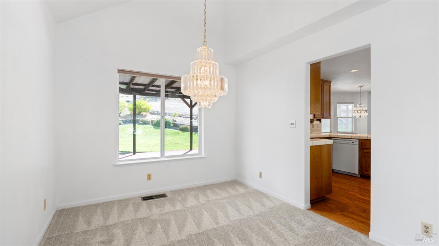 Detail Gallery Image 11 of 61 For 2133 Hillridge Dr, Fairfield,  CA 94534 - 4 Beds | 2/1 Baths