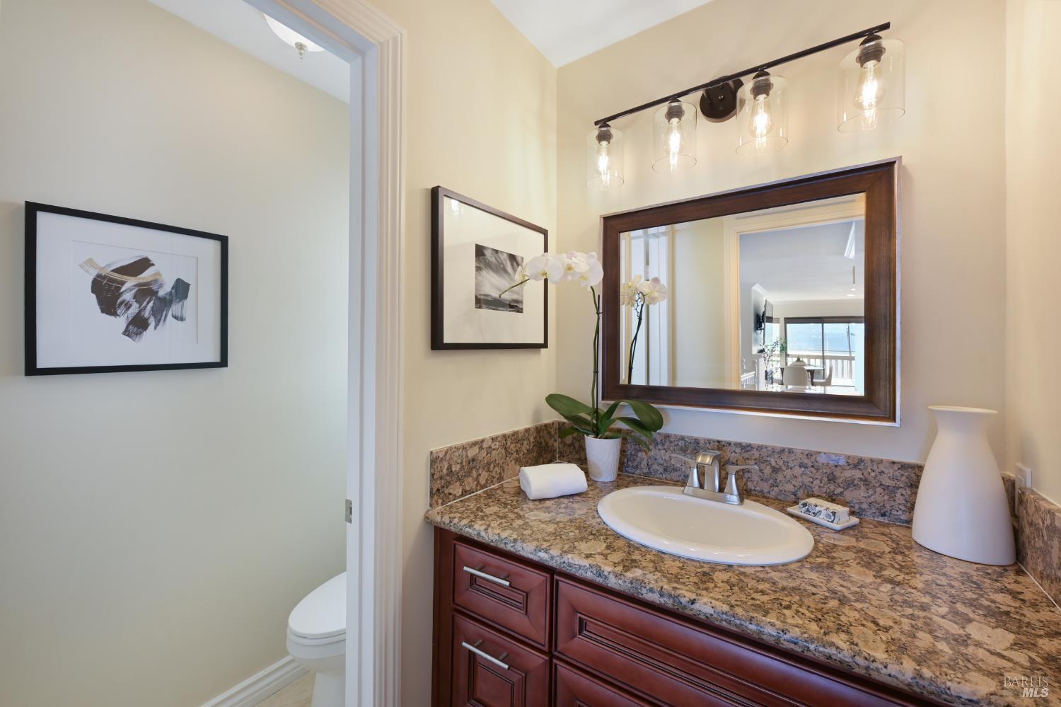 Detail Gallery Image 12 of 34 For 60 Marinero Cir, Tiburon,  CA 94920 - 2 Beds | 2/1 Baths