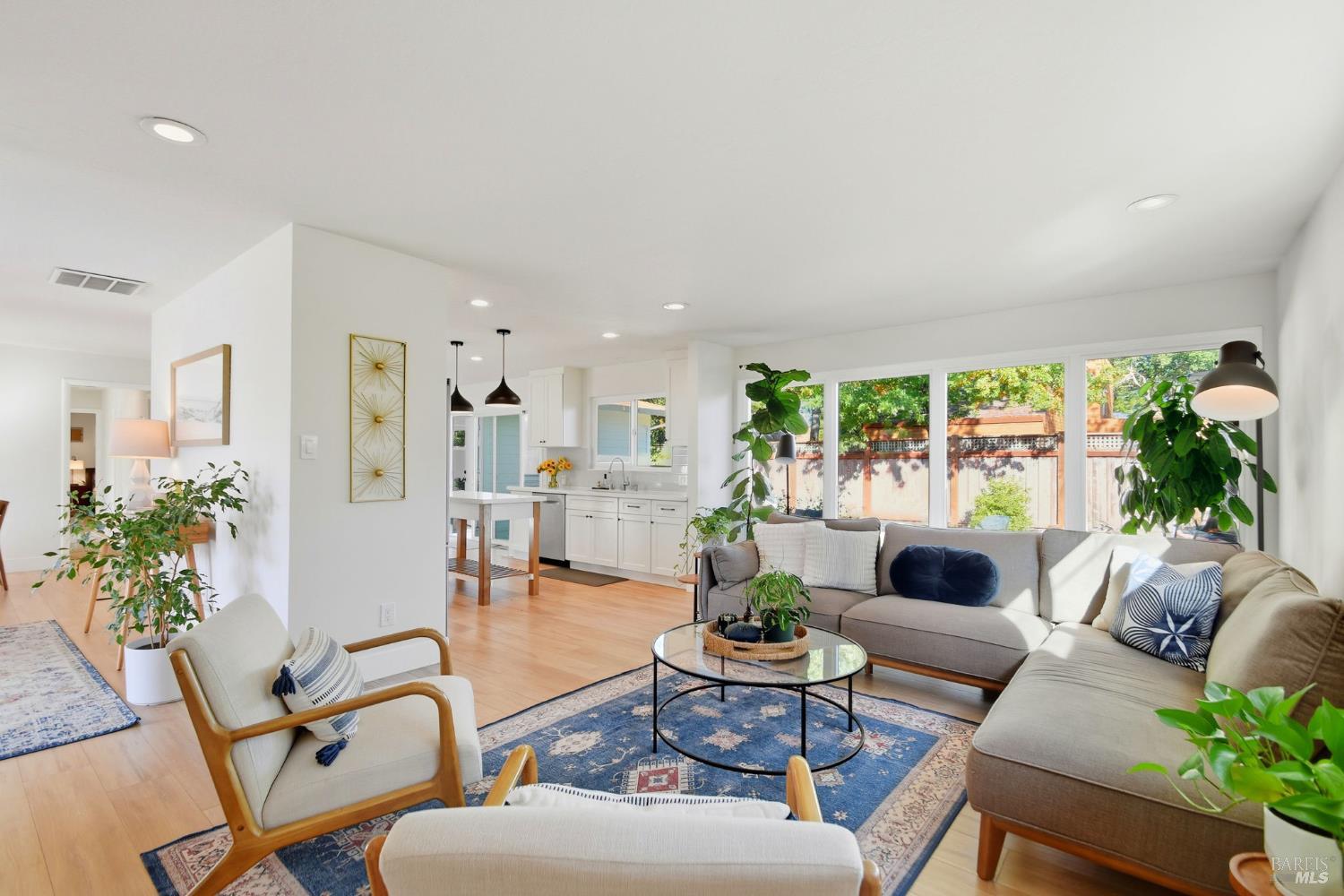 Detail Gallery Image 6 of 47 For 3553 Fir Dr, Santa Rosa,  CA 95405 - 4 Beds | 2 Baths