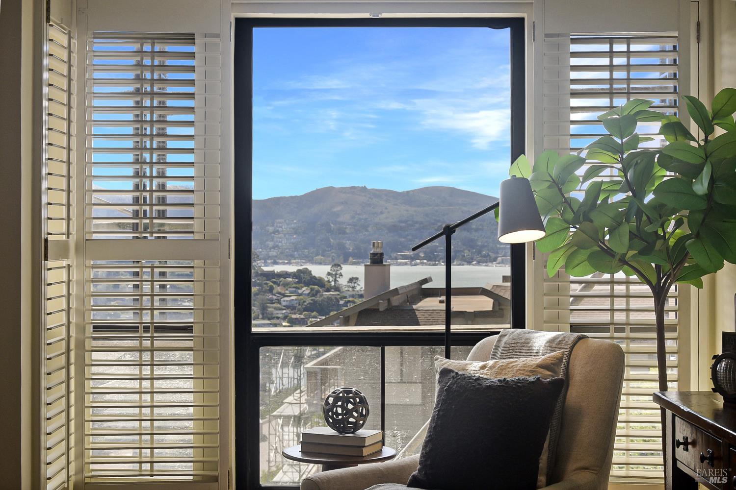 Detail Gallery Image 19 of 34 For 60 Marinero Cir, Tiburon,  CA 94920 - 2 Beds | 2/1 Baths