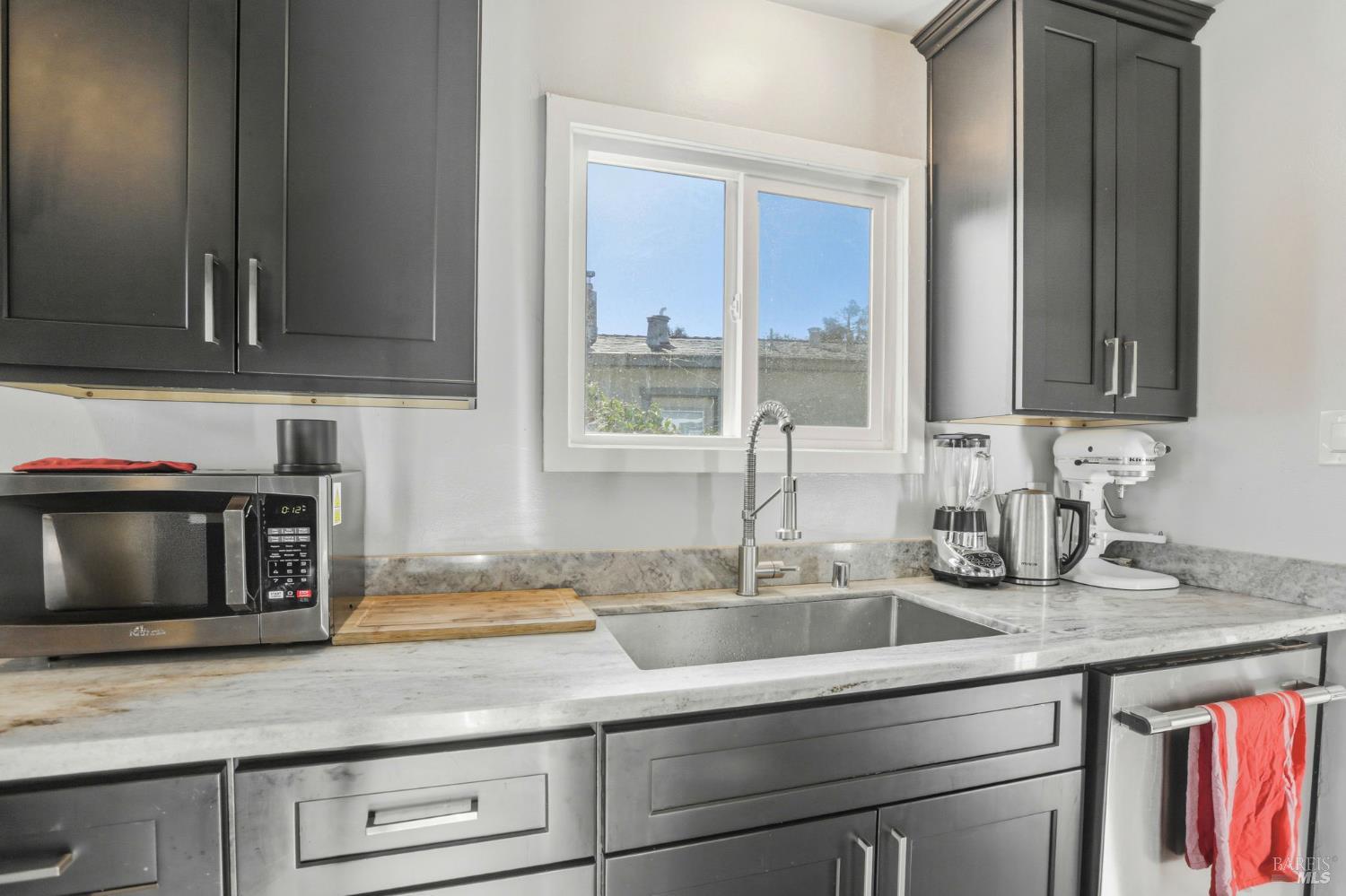 Detail Gallery Image 12 of 38 For 840 Wilmac Ave, Novato,  CA 94947 - 3 Beds | 2 Baths