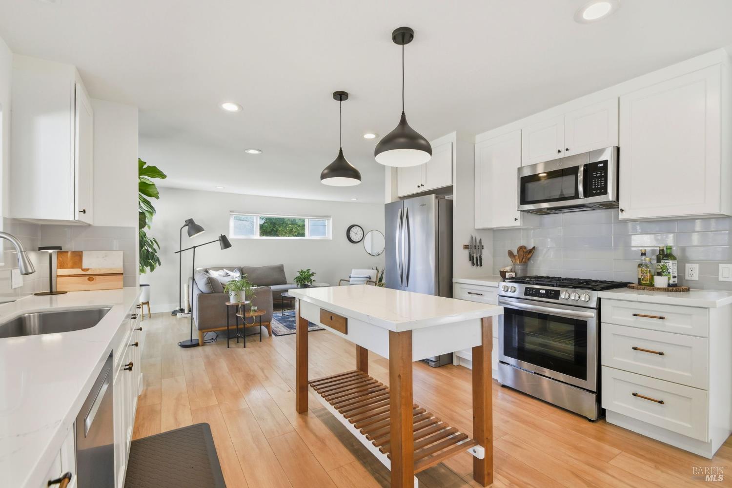 Detail Gallery Image 14 of 47 For 3553 Fir Dr, Santa Rosa,  CA 95405 - 4 Beds | 2 Baths