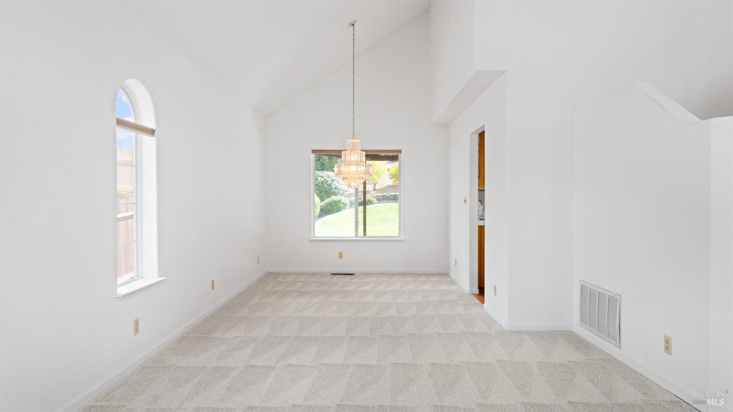 Detail Gallery Image 8 of 61 For 2133 Hillridge Dr, Fairfield,  CA 94534 - 4 Beds | 2/1 Baths