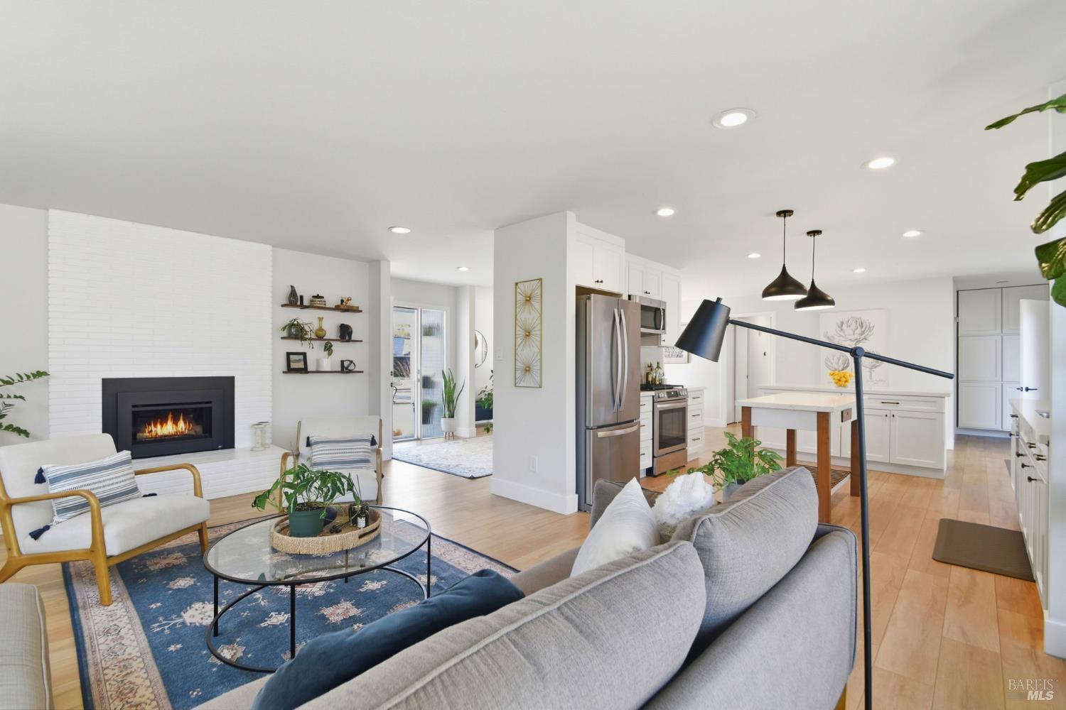 Detail Gallery Image 7 of 47 For 3553 Fir Dr, Santa Rosa,  CA 95405 - 4 Beds | 2 Baths