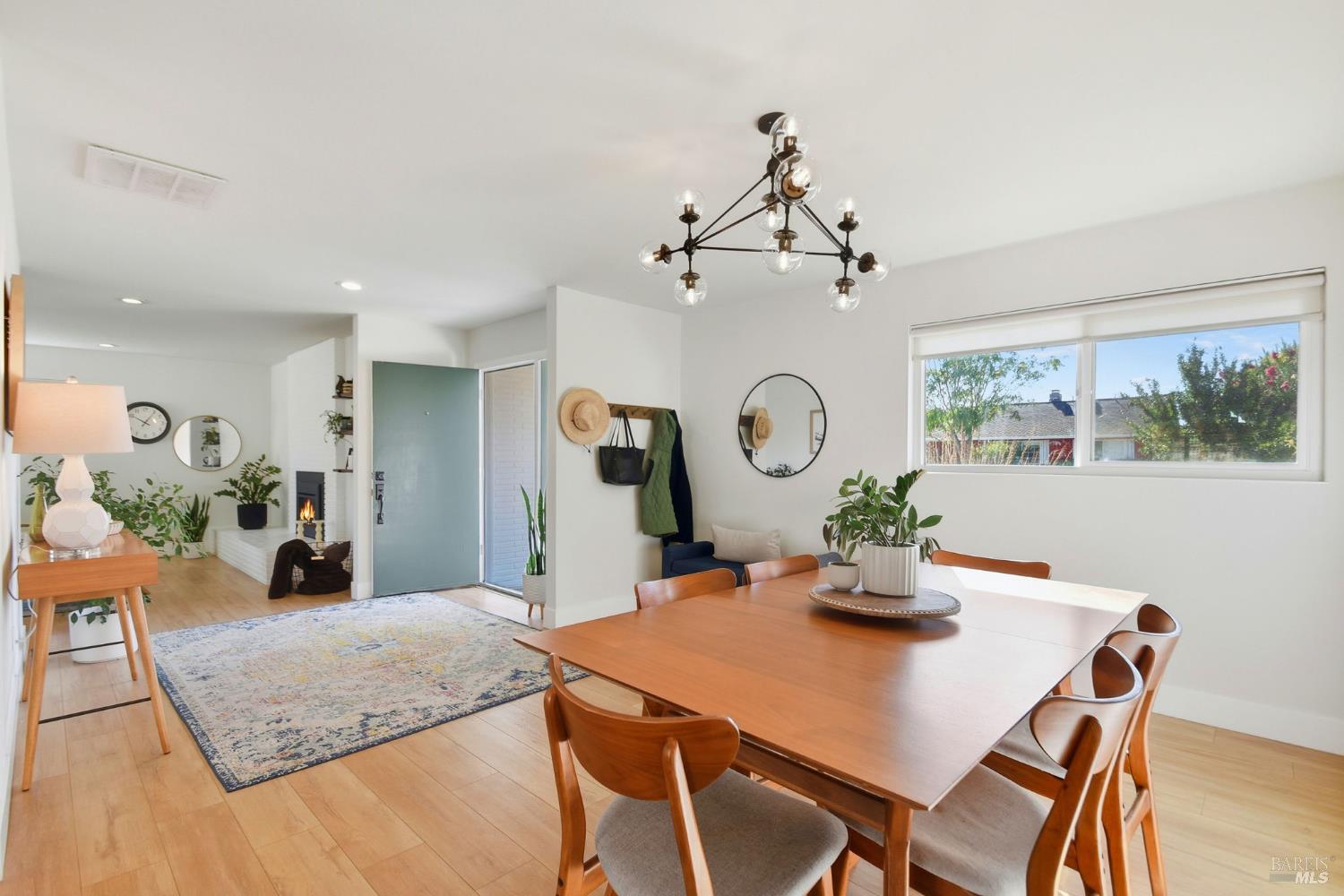 Detail Gallery Image 18 of 47 For 3553 Fir Dr, Santa Rosa,  CA 95405 - 4 Beds | 2 Baths