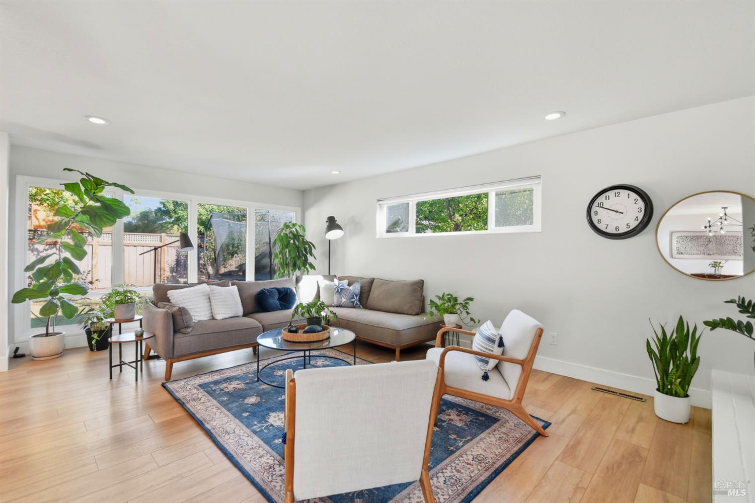 Detail Gallery Image 3 of 47 For 3553 Fir Dr, Santa Rosa,  CA 95405 - 4 Beds | 2 Baths