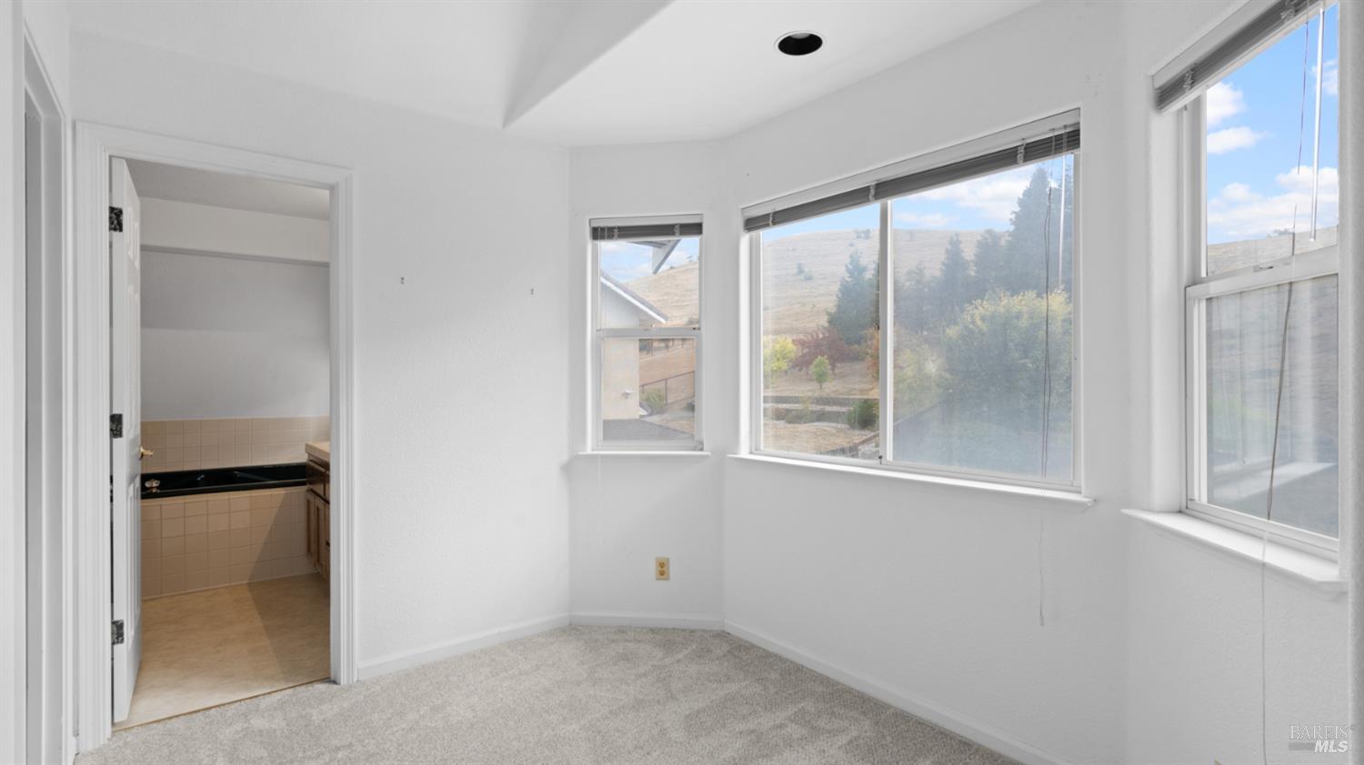 Detail Gallery Image 31 of 61 For 2133 Hillridge Dr, Fairfield,  CA 94534 - 4 Beds | 2/1 Baths