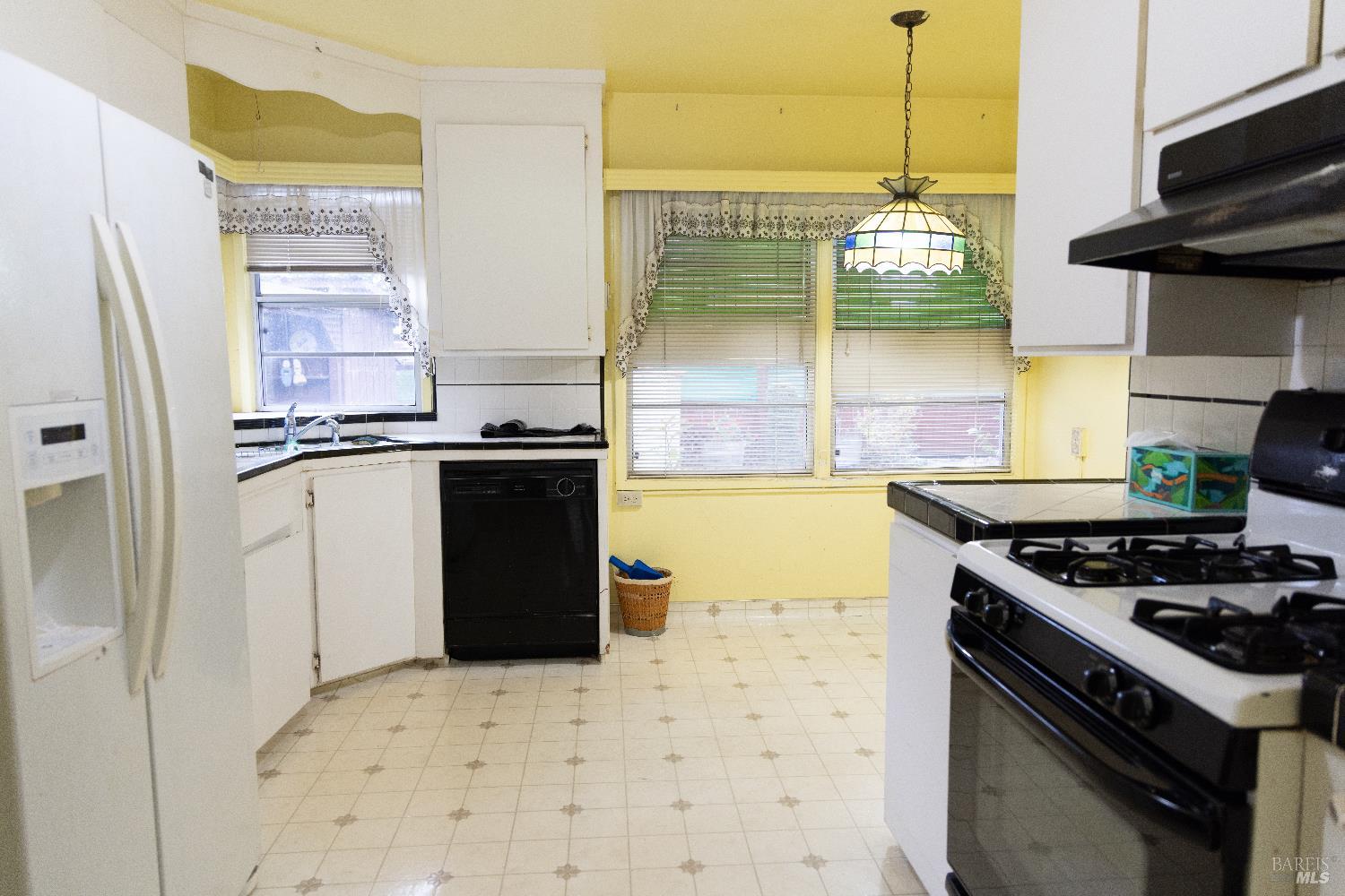 Detail Gallery Image 8 of 21 For 2387 Meyers Dr, Santa Rosa,  CA 95403 - 3 Beds | 1 Baths