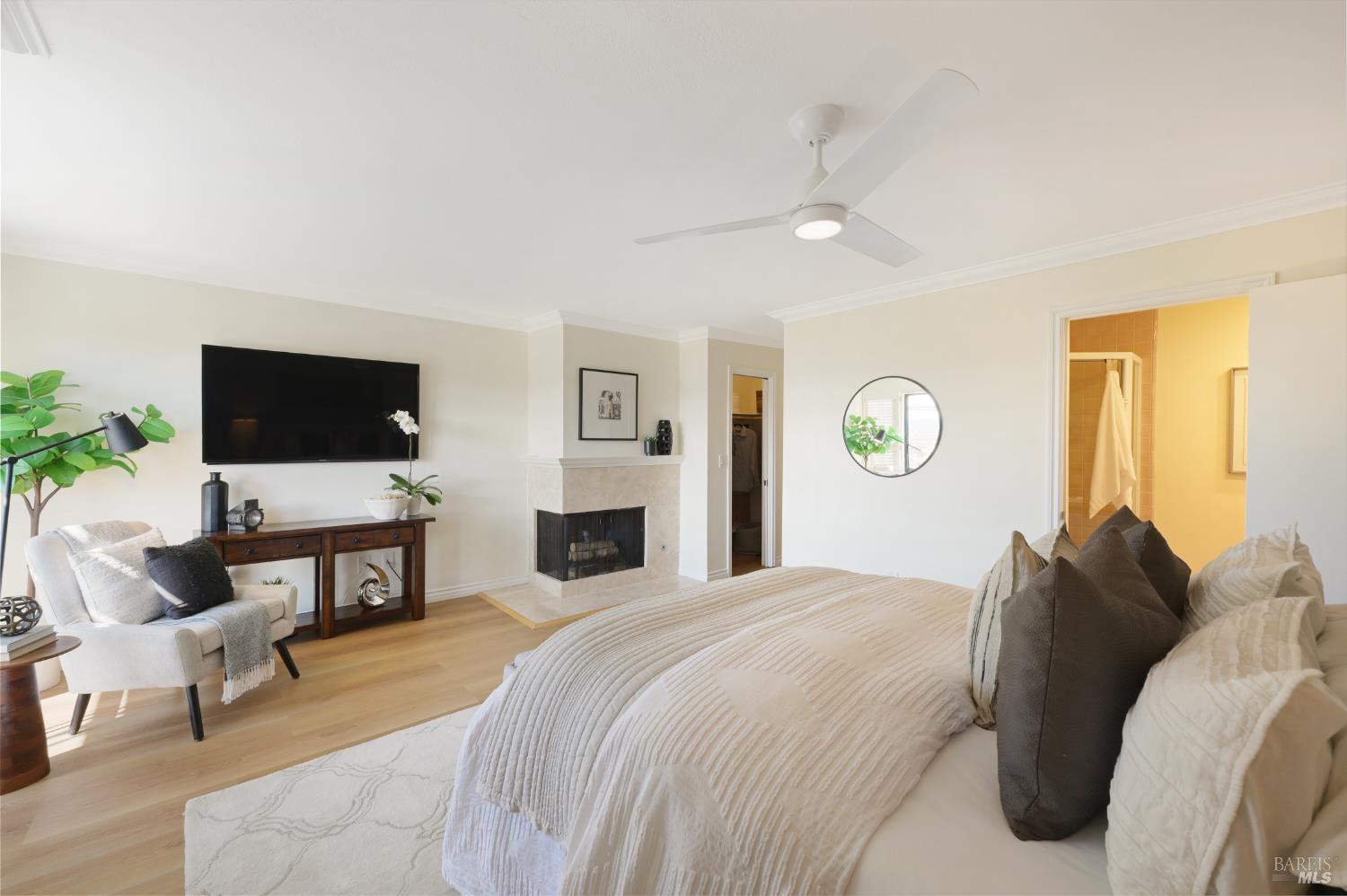 Detail Gallery Image 18 of 34 For 60 Marinero Cir, Tiburon,  CA 94920 - 2 Beds | 2/1 Baths