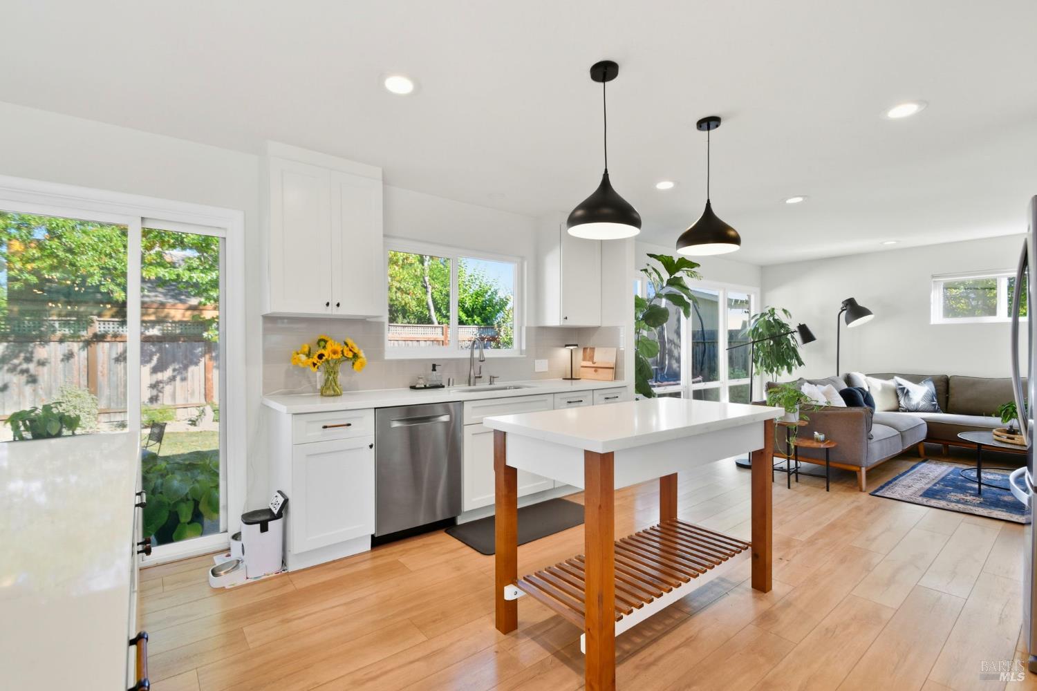 Detail Gallery Image 13 of 47 For 3553 Fir Dr, Santa Rosa,  CA 95405 - 4 Beds | 2 Baths