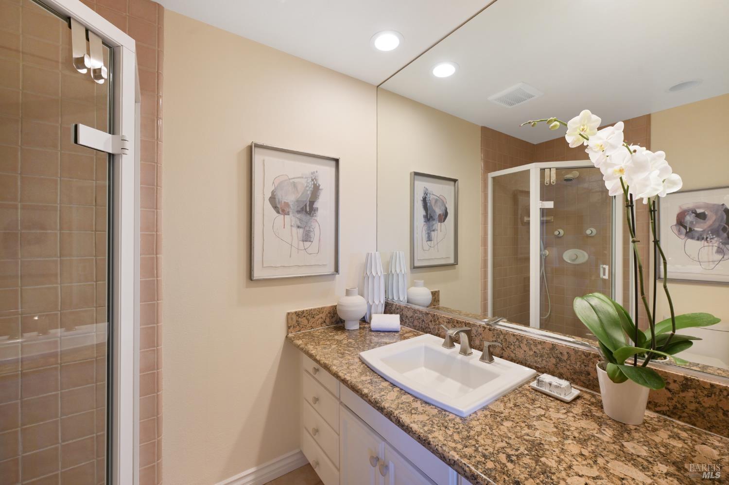 Detail Gallery Image 21 of 34 For 60 Marinero Cir, Tiburon,  CA 94920 - 2 Beds | 2/1 Baths