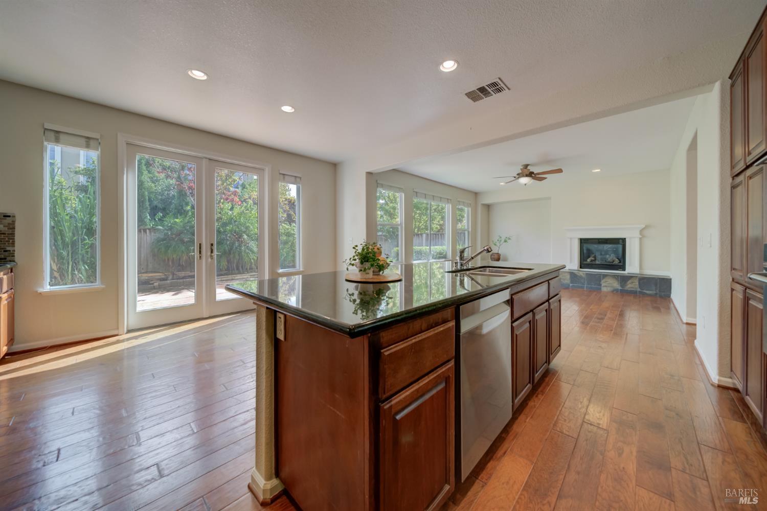 Detail Gallery Image 12 of 41 For 5210 Palladio Way, Fairfield,  CA 94534 - 4 Beds | 2/1 Baths